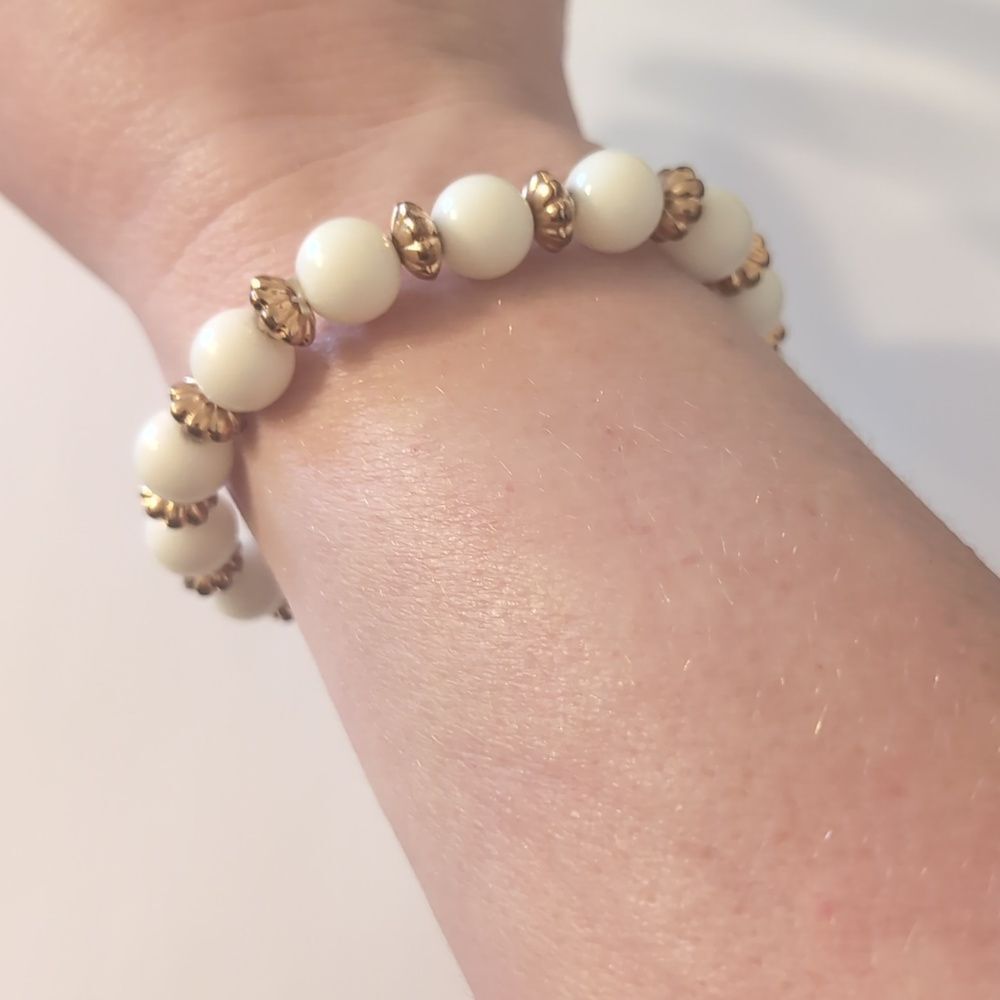 681 Cream and Gold Beaded Stretch Bracelet‎